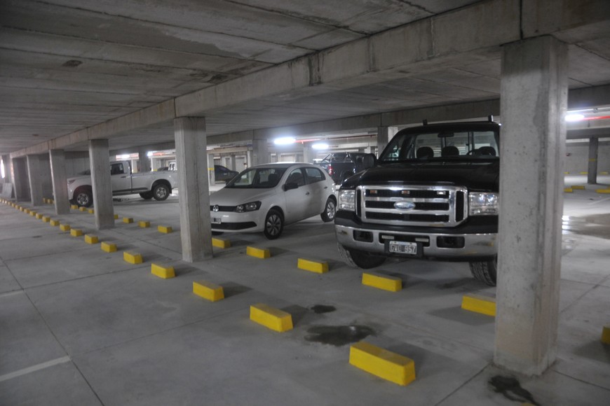 En muchas unidades de viviendas colectivas hay cocheras ociosas.