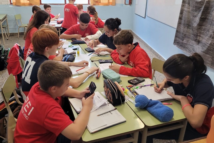 Este año sumaron una hora extra semanal para trabajar con los chicos con miras a la olimpíada matemática.