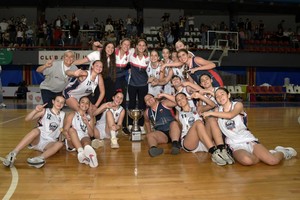 El festejo de las campeonas. Crédito: Manuel Fabatía