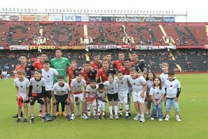 El equipo de Colón que inició el partido ante Defensores Unidos de Zárate, el último que se jugó del olvidable 2025. Varios de estos jugadores no estarán en el plantel el año que viene.