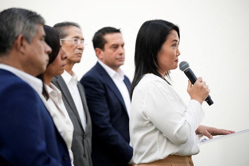 Keiko Fujimori, leader of the Fuerza Popular (Popular Force) political party, attends a press conference with her lawyer Giulliana Loza and members of her political party after a judge dismissed the "Cocteles" (Cocktails) case against Fujimori, in Lima, Peru, October 20, 2025. REUTERS/Angela Ponce