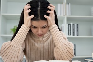 Sentir nerviosismo antes de un examen es habitual,