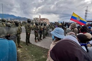 Manifestaciones y presencia militar en Imbabura.