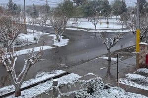Imagen invernal de la capital sanjuanina. La provincia de San Juan tuvo una primera ola de frío entre el 30 de junio y el 2 de julio pasado, repitiéndose el fenómeno meteorológico hacia fines de este último mes, cuando una masa de aire frío avanzó desde el extremo sur del país hacia el norte de la Patagonia, extendiéndose gradualmente por todo el territorio.