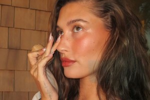 La cobertura ligera permite que la piel se mantenga fresca durante todo el día.