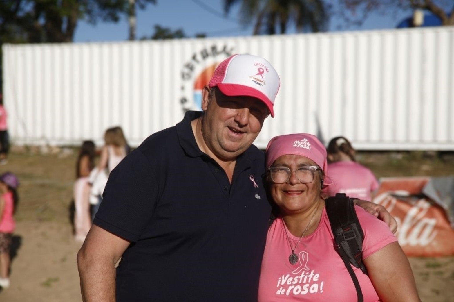 Santafesinos participaron de la jornada “Vestite de Rosa” para promover la detección temprana del cáncer de mama. 