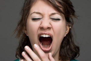 Grave lesión cervical al bostezar con fuerza