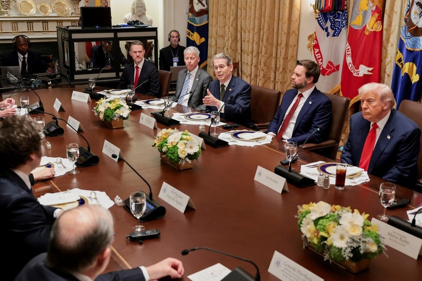 U.S. Secretary of the Treasury Scott Bessent, with U.S. President Donald Trump and Vice President JD Vance, speaks during lunch with Argentina’s President Javier Milei in the Cabinet Room at the White House in Washington, D.C., U.S., October 14, 2025. REUTERS/Jonathan Ernst