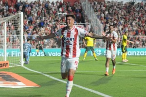 Unión vs. Defensa y Justicia. Foto: Manuel Fabatía