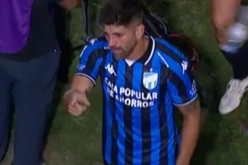 El momento del enojo de Leandro Díaz en Tucumán.