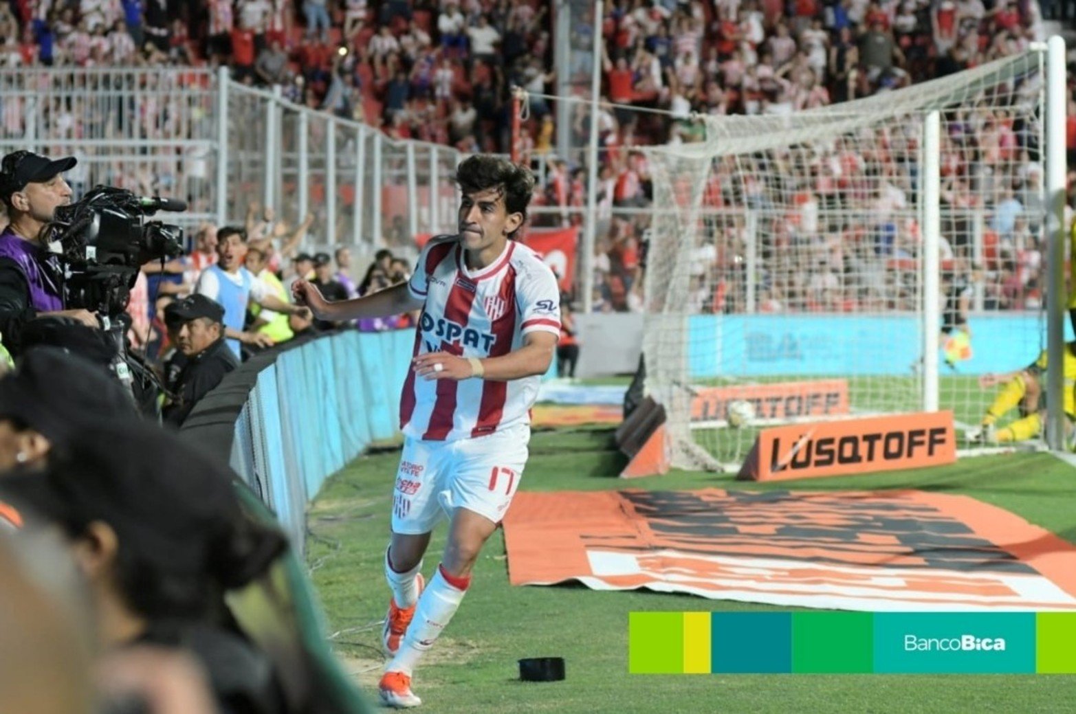 Galería BICA: Unión-Defensa y Justicia. Foto: Manuel Fabatía