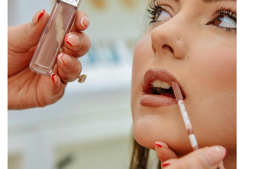 El nude con matices cálidos se impone como el aliado de la naturalidad.