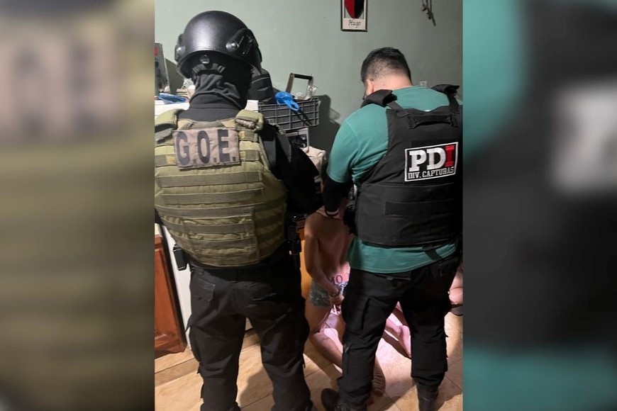 La irrupción fue realizada por personal del Grupo de Operaciones Especiales. Foto: El Litoral
Detenido por el crimen de Joel Rodas