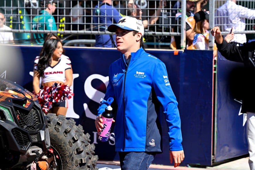 Oct 19, 2025; Austin, TX, USA; BWT Alpine F1 Team driver Franco Colapinto (43) of Team Argentina walks on the track to ride in the driver’s parade before the start of the 2025 US Grand Prix at Circuit of The Americas Austin. Mandatory Credit: Jerome Miron-Imagn Images