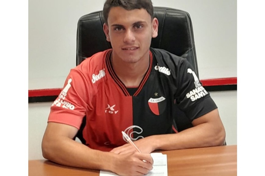 Ravano, capitán de la Selección Sub 20 del ascenso, firmó su primer contrato con Colón.