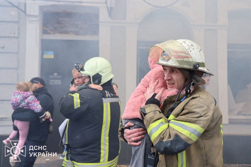 Rescuers evacuate children from the kindergarten hit by Russian drone strike, amid Russia's attack on Ukraine, in Kharkiv, Ukraine October 22, 2025. Press service of the State Emergency Service of Ukraine/Handout via REUTERS ATTENTION EDITORS - THIS IMAGE HAS BEEN SUPPLIED BY A THIRD PARTY. MUST NOT OBSCURE LOGO.       TPX IMAGES OF THE DAY