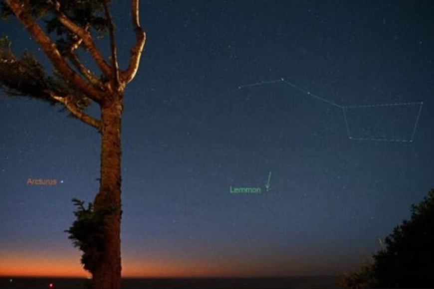 El cometa será más visible entre el 25 y el 31 de octubre, elevándose sobre el horizonte occidental poco después del atardecer.