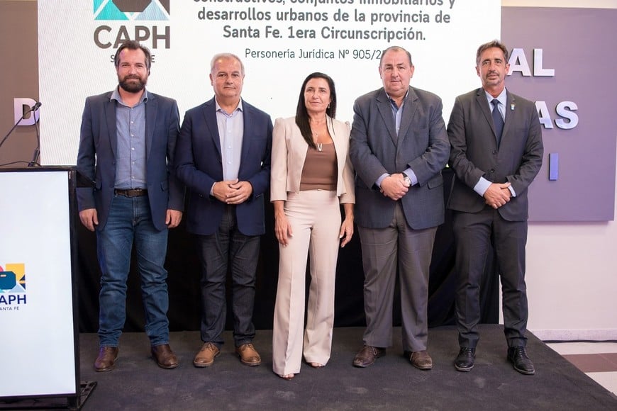 La presentación contó con la presencia de autoridades locales y provinciales.