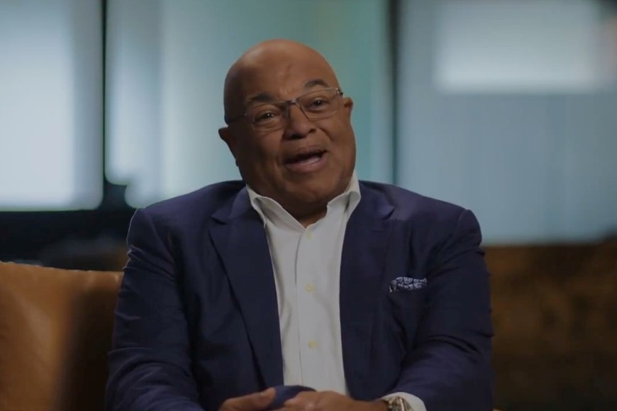 Mike Tirico, el entrevistador