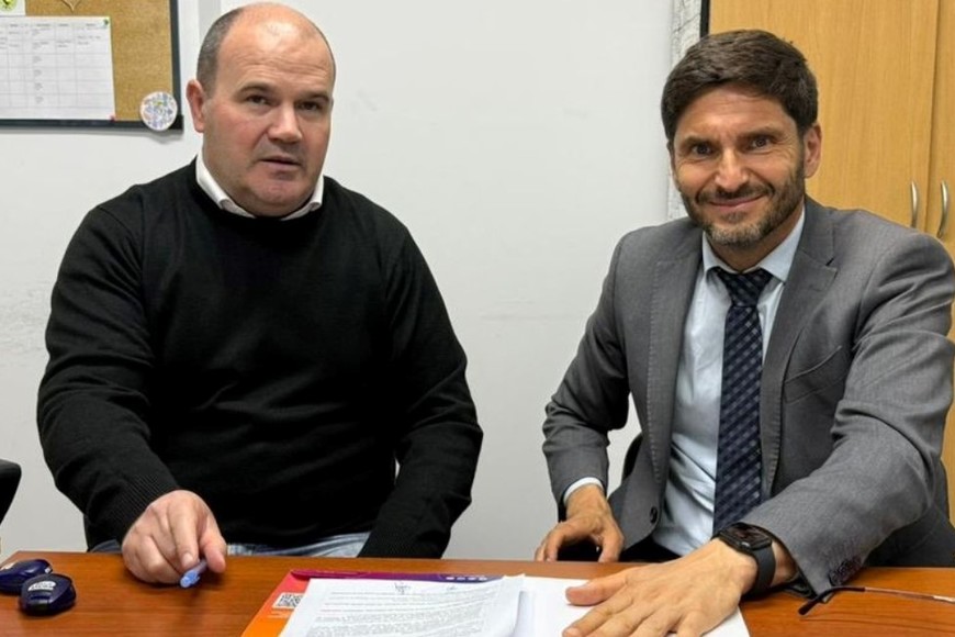 El presidente comunal Gustavo Zaldo junto al gobernador Maximiliano Pullaro.