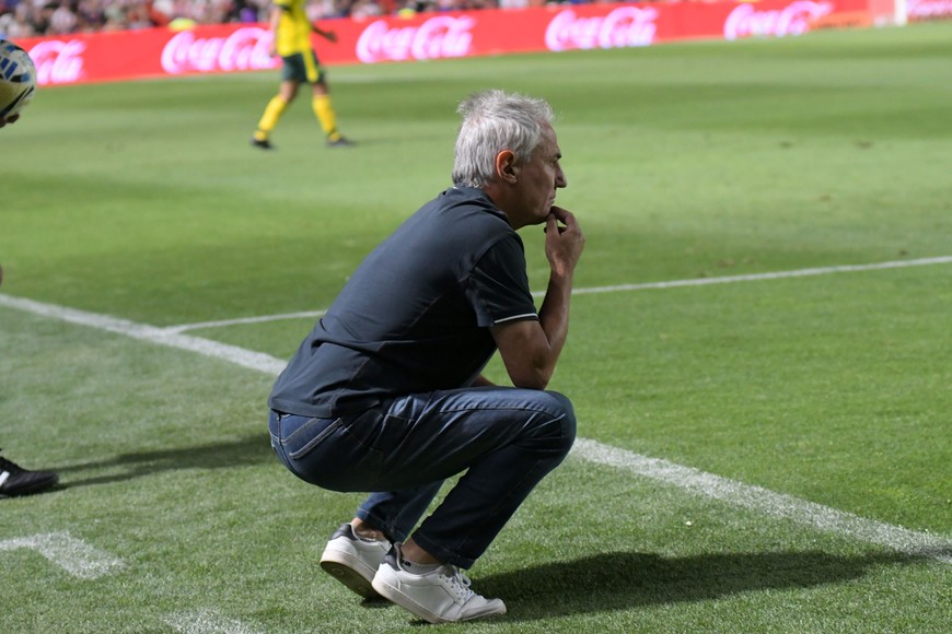 Leonardo Madelón y su forma de ver los partidos. El equipo recuperó la memoria y le respondió muy bien el martes.