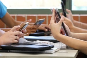 El estudio busca conocer cómo los jóvenes se informan en períodos electorales y el rol de las redes sociales.