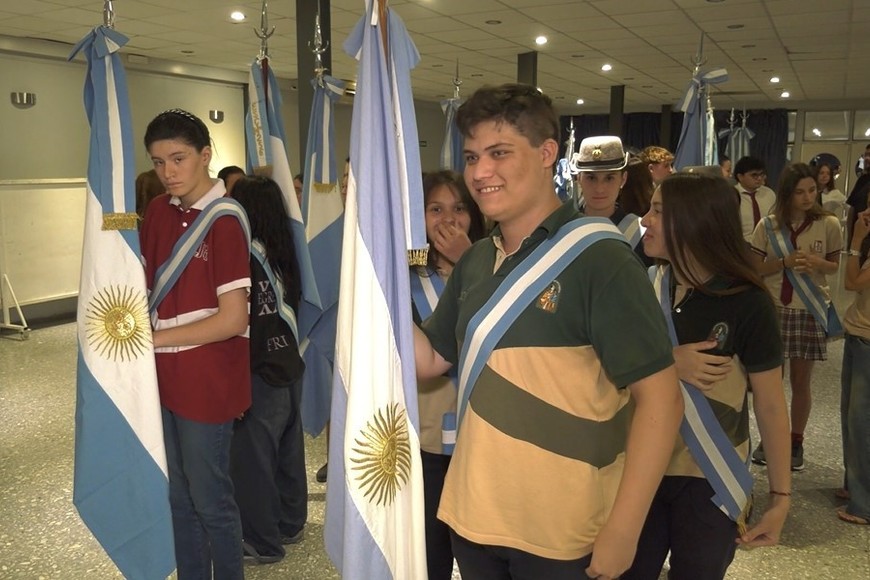 Estudiantes premiados por su compañerismo y compromiso.