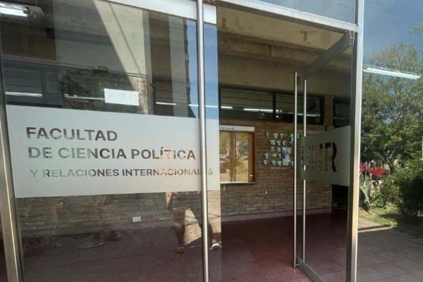La Facultad de Ciencia Políticas y Relaciones Internacionales de la UNR.