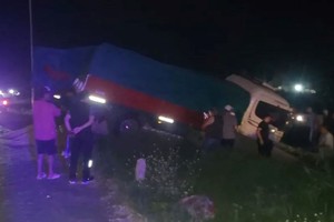 El chofer resultó con lesiones leves, aunque por prevención fue hospitalizado.  Foto: Gentileza