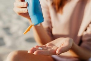 Eel uso de protector solar debe ser de FPS 30 o más