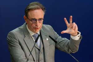 Bart De Wever, premier belga, este jueves en conferencia de prensa. Crédito: REUTERS/Yves Herman