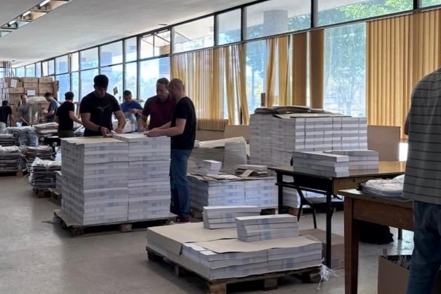 Una importante logística se desplegará en las próximas horas para asegurar que urnas y boletas lleguen a cada lugar de votación, aún en los más alejados de los centros urbanos. Crédito: CNE