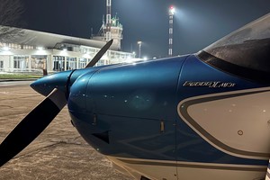 La costumbre de registrar aviones y aeropuertos, como ésta, en Sauce Viejo. Gentileza Miguel Astudillo