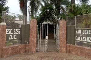 El profesor, que se desempeñaba como docente de taller manual en la Escuela San José de Calasanz y en otro taller educativo, fue separado de sus funciones.