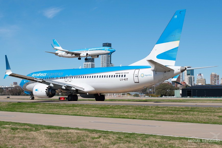 Unos van, otros llegan. La magia de la cámara toma el preciso momento.  Gentileza Miguel Astudillo