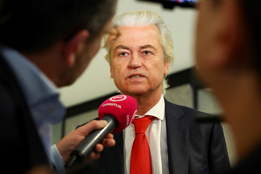 Dutch far-right leader Geert Wilders speaks with the media, on the day of his decision to leave the governing coalition, in The Hague, Netherlands, June 3, 2025. REUTERS/Piroschka van de Wouw