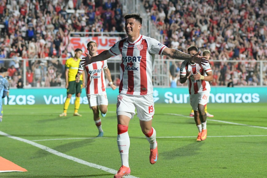 Marcelo Estigarribia, el delantero tatengue que ingresó en el segundo tiempo y metió un gol de cabeza luego de un córner perfectamente ejecutado por Fragapane.