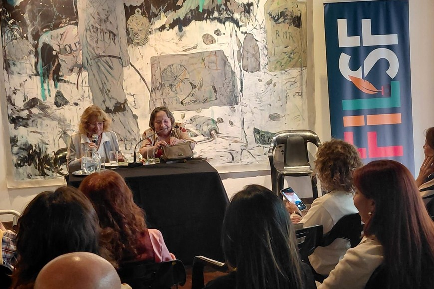 Homenaje II. Beatriz Bolsi tuvo a cargo las palabras de homenaje a la escritora esperancina María Amelia Schaller.