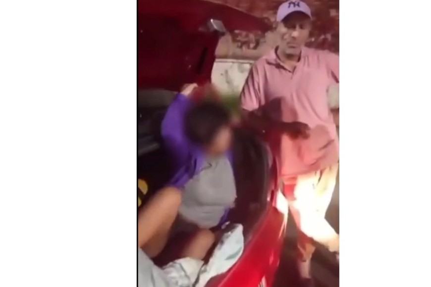 Quería vigilar a su pareja durante su jornada laboral como taxista.