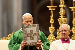 León XIV durante la homilía en la Basílica de San Pedro, en el Jubileo de los Equipos Sinodales. Foto: Reuters