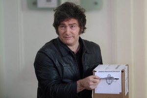 Argentina's President Javier Milei votes during the midterm election, which is seen as crucial for his administration after U.S. President Donald Trump warned that future support for Argentina would depend on Milei's party performing well in the vote, in Buenos Aires, Argentina, October 26, 2025. REUTERS/Cristina Sille     TPX IMAGES OF THE DAY