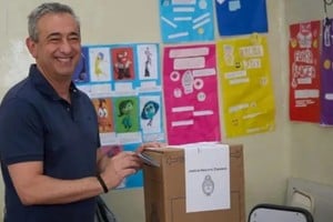 El intendente de Rosario, Pablo Javkin, emitió su voto.