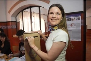 Caren Tepp votó en Rosario y destacó la tranquilidad con que se desarrolló la jornada electoral.
