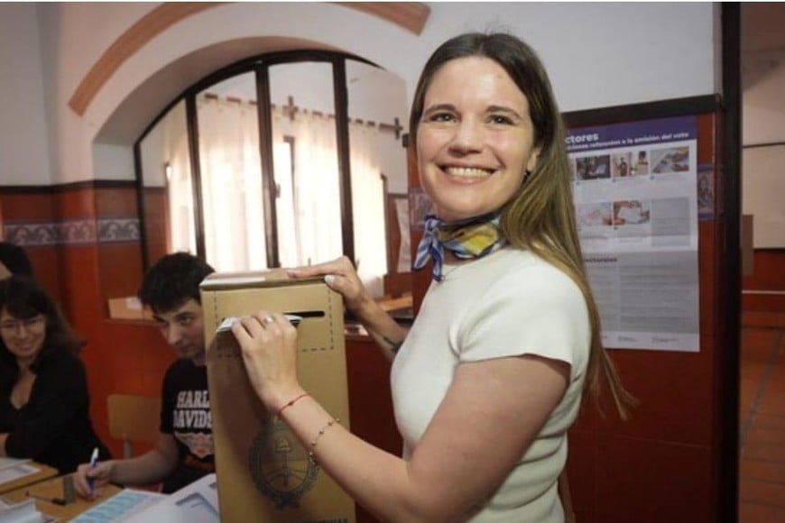 Caren Tepp votó en Rosario y destacó la tranquilidad con que se desarrolló la jornada electoral.