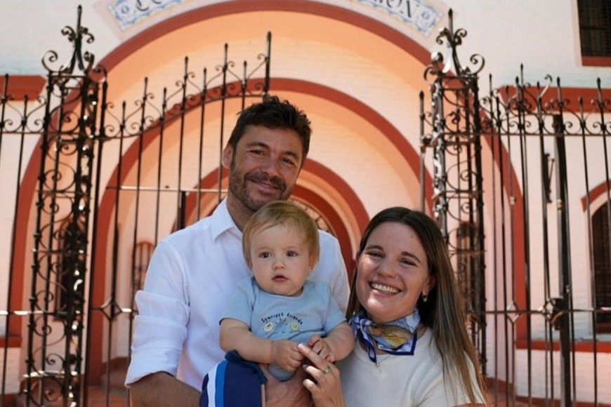 Tepp concurrió a votar junto a Juan Monteverde y pequeño hijo.