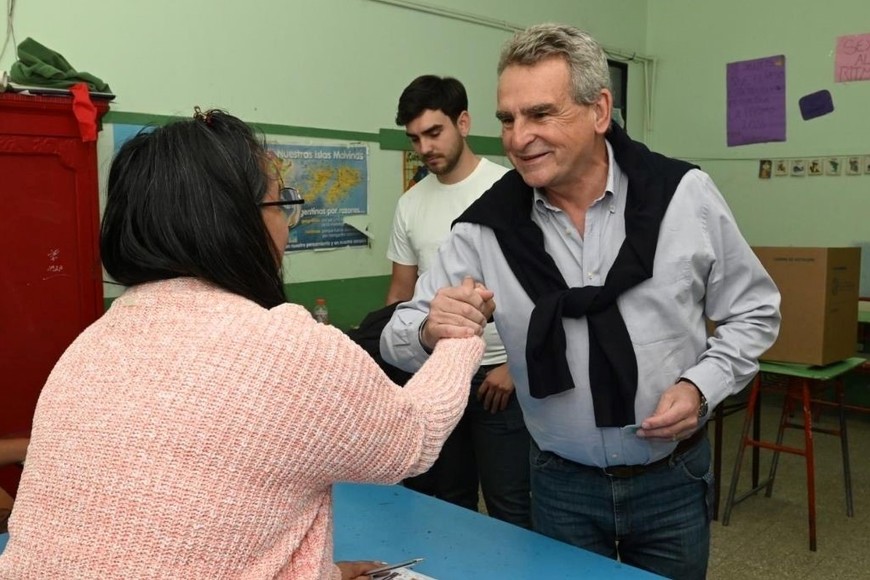 “Espero que la participación sea masiva y que todos ejerzan su derecho a expresarse", expresó el candidato.