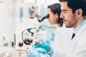 Se inhibió de manera preventiva las actividades productivas de dos laboratorios farmacéuticos