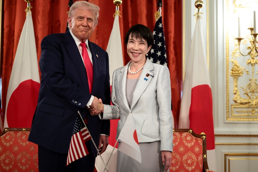 U.S. President Donald Trump shakes hands with Japanese Prime Minister Sanae Takaichi during a bilateral meeting at Akasaka Palace in Tokyo, Japan, October 28, 2025. REUTERS/Evelyn Hockstein