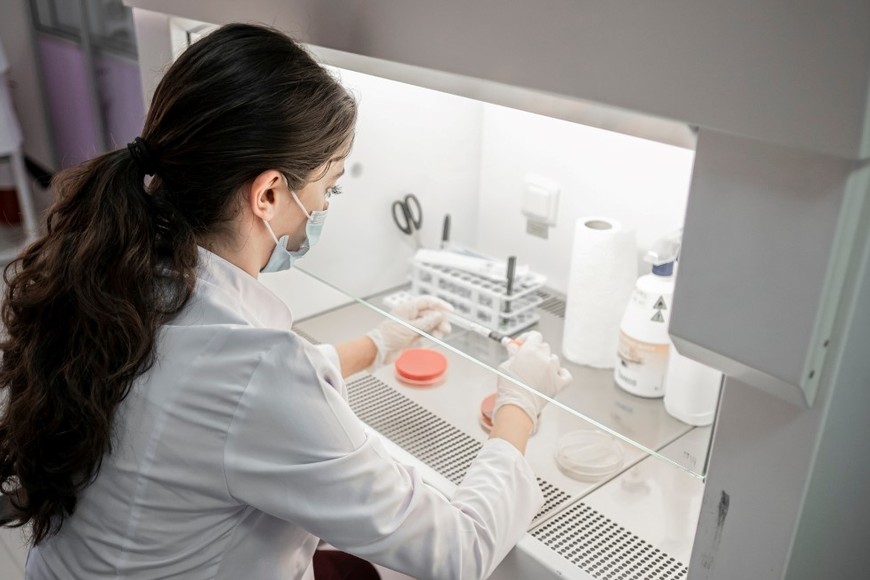 Los laboratorios suspendidos son Laboratorios ION Ltda  y a Laboratorio Pretoria S.R.L.