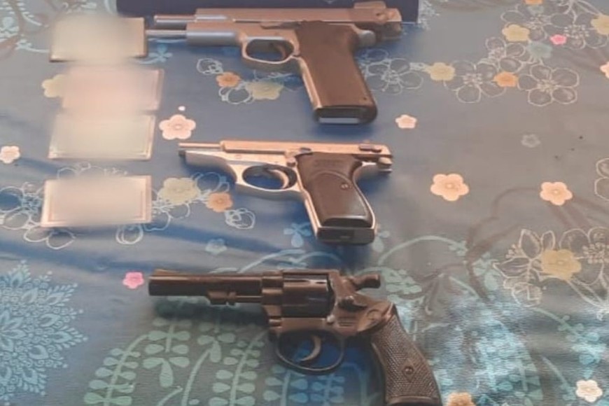 Algunas de las armas de fuego incautadas. Foto: PF